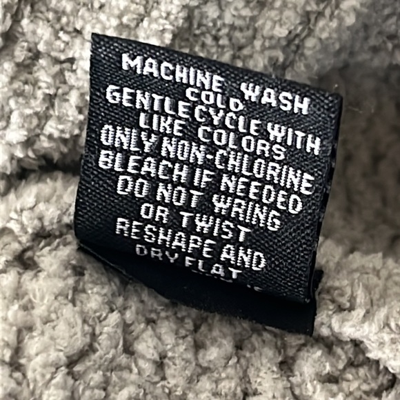 Moon and Madison cowl neck cropped sweater size M - Picture 7 of 10